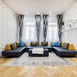 Spacious Designer With Premium Touches * ブダペスト