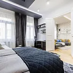 Spacious Designer With Premium Touches アパート
