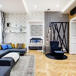 Spacious Designer With Premium Touches * ブダペスト