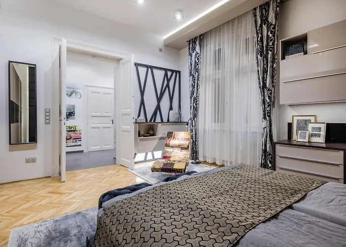 Spacious Designer With Premium Touches Apartament *