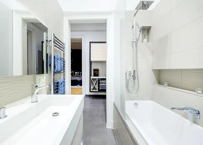 Apartament Spacious Designer With Premium Touches *