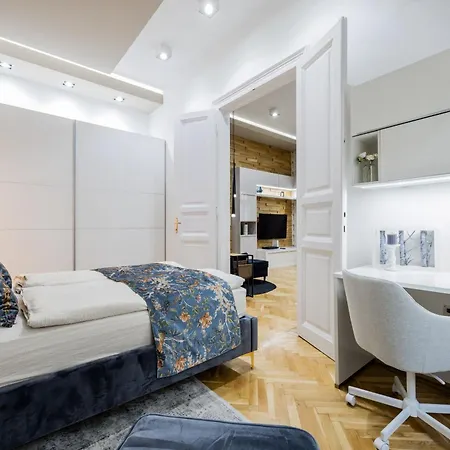Spacious Designer With Premium Touches Apartmán *