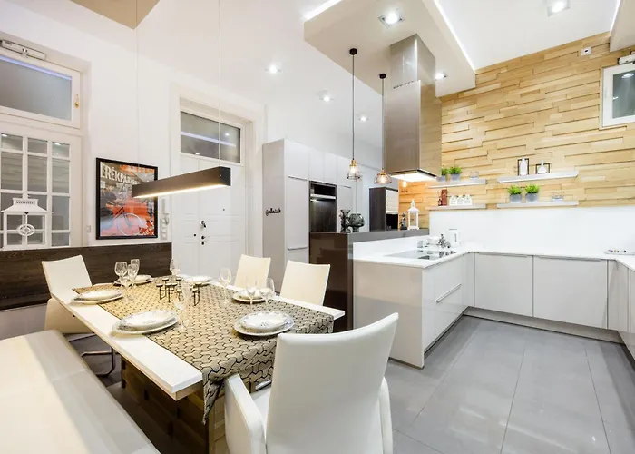 Appartement Spacious Designer With Premium Touches *